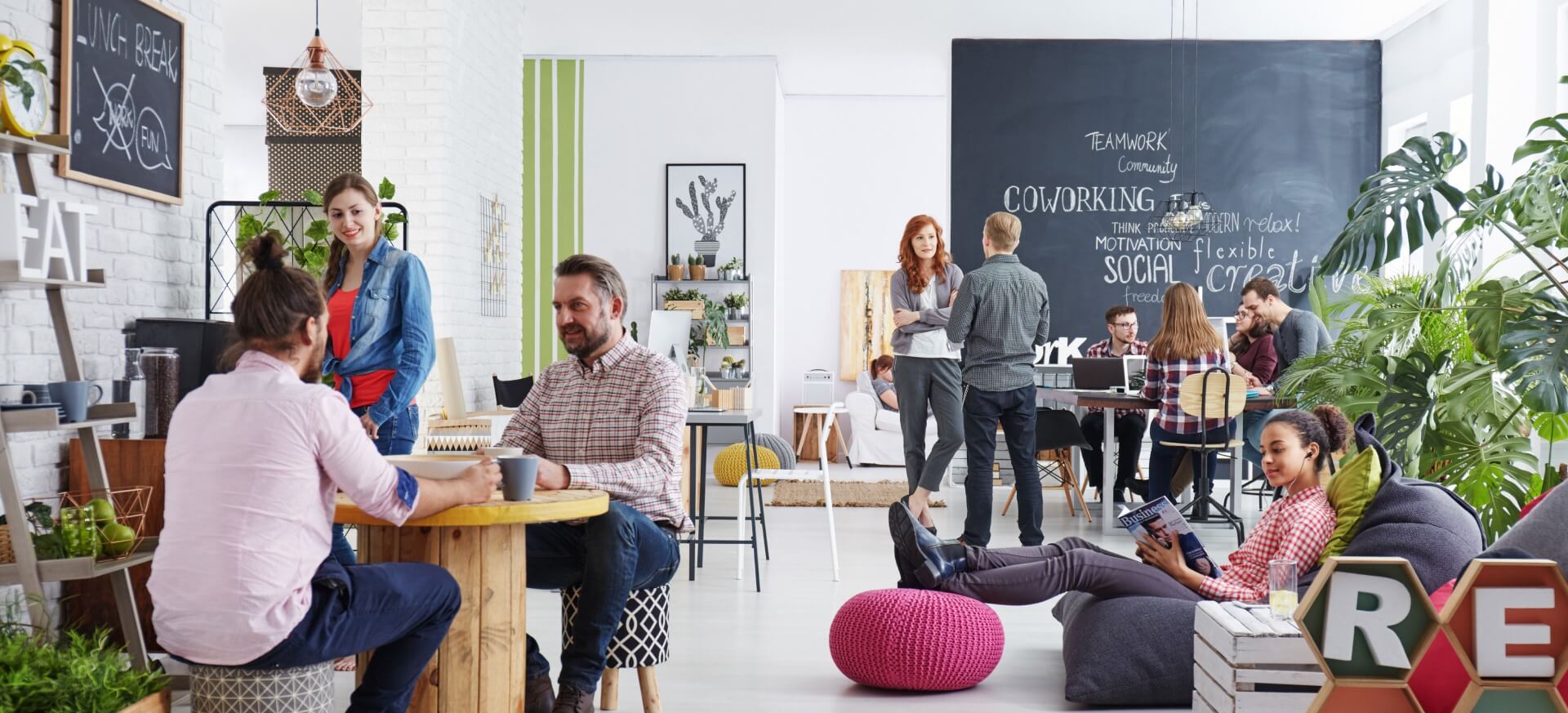 Wohnlich eingerichteter Coworking Space